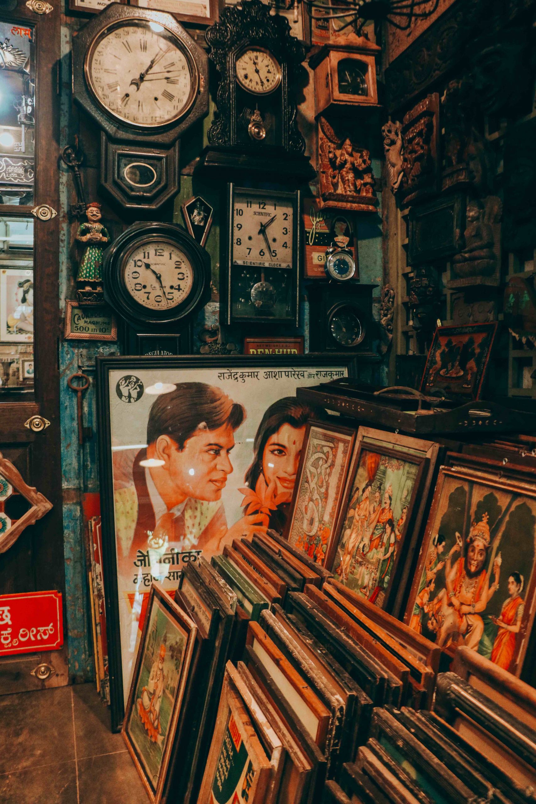 4 Awesome Stores For Buying Vintage Furniture and Household Items in Mumbai