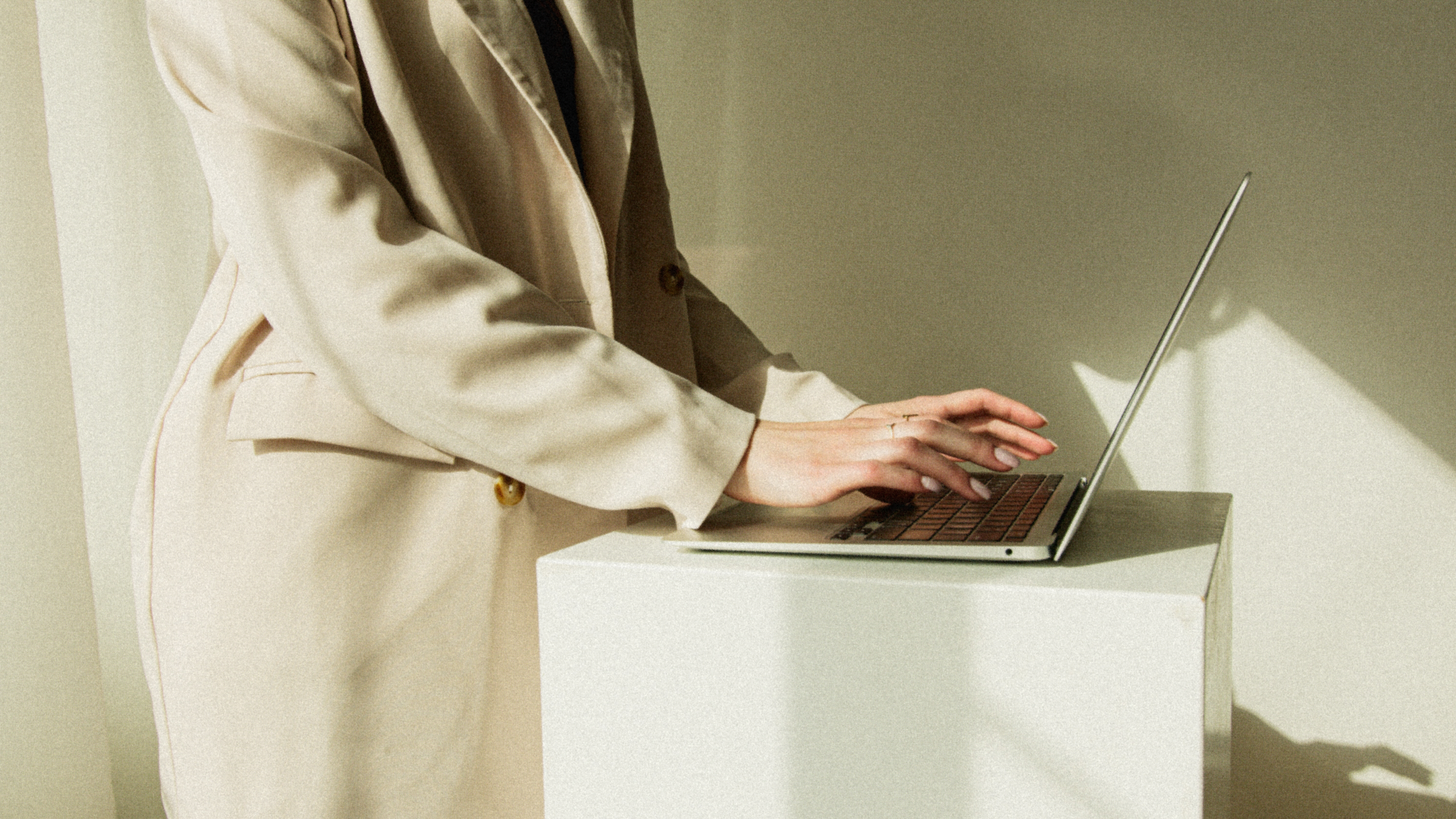 pexels-artem-podrez-8512142 pexels-artem-podrez-8512142